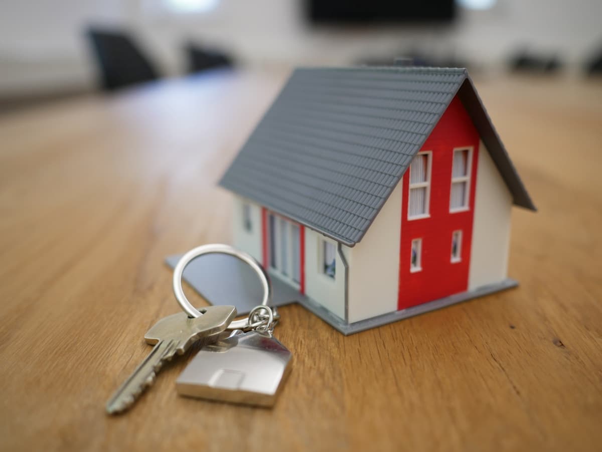 Luxury property keys — end-to-end transaction support